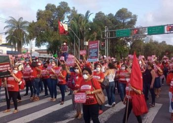 Professores da rede municipal do Recife entram em greve por reajuste do piso salarial