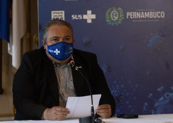 Governo de PE mantém obrigatoriedade do uso da máscara e amplia público em eventos