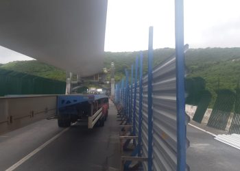 Caminhão quebra e gera interdição na Serra das Russas, em Gravatá