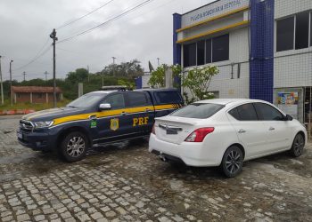Homem é detido com carro roubado e porção de cocaína, em Gravatá