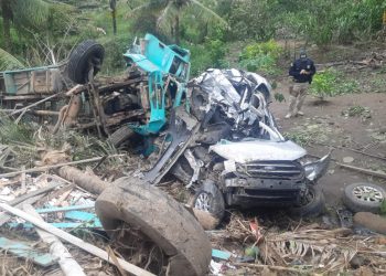 Caminhão perde freio, colide em carro e deixa dois mortos em Panelas; confira o vídeo