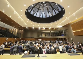 Reuniões plenárias presenciais voltam a ser realizadas na Alepe