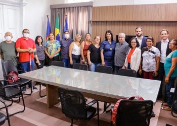 Prefeitura de Gravatá segue piso nacional e concede reajuste de 33,24% aos professores municipais