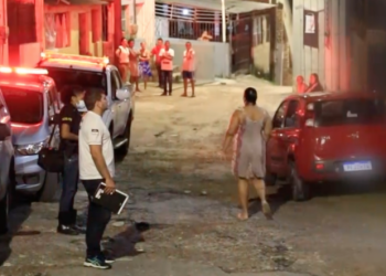 Menino é morto a tiros após reagir a assalto à residência, em Recife; Mãe e padrasto são baleados