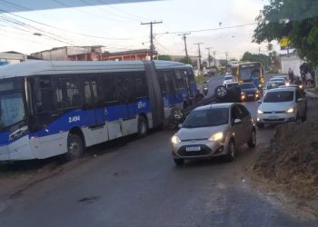 Acidente deixa duas pessoas feridas na PE-05, em São Lourenço da Mata