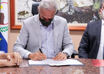 Vitória de Santo Antão assina termo de adesão ao Orelhão Digital do MPPE