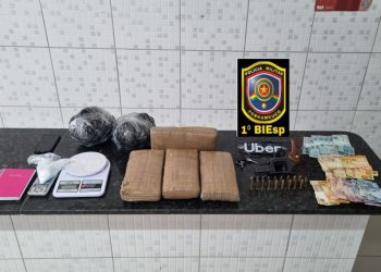 Motorista de aplicativo é preso com drogas, arma e munições em Caruaru