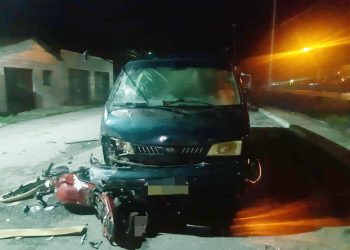 Jovem morre após colisão frontal entre van e moto na Encruzilhada de São João, em Bezerros