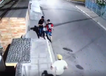 Câmera de segurança flagra tentativa de assalto em Pombos; três suspeitos foram detidos