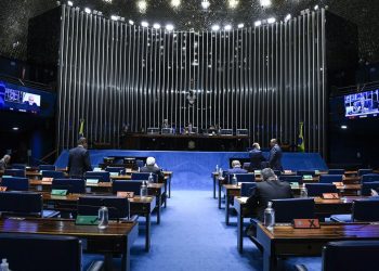 Senado Federal aprova piso permanente de R$ 400 para Auxílio Brasil