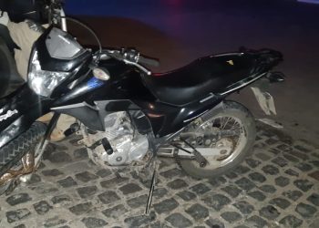 Colisão entre motos deixa três feridos na via local da BR-232, em Gravatá