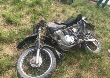Motociclista morre ao ser atingido por carro após tentar fazer retorno irregular na BR-232, em Gravatá