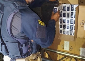Carga de 120 mil maços de cigarro é apreendida pela PRF, em São Caetano