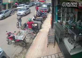 Homem é flagrado roubando bicicleta no centro de Gravatá; veja o vídeo