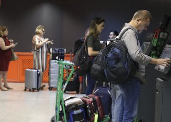 Senado aprova volta do despacho gratuito de bagagem em voos e texto volta à Câmara