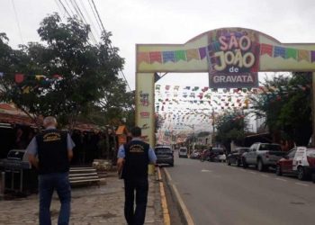 Procon realiza fiscalização e autua supermercado, em Gravatá