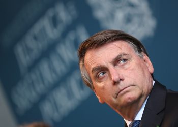 Bolsonaro veta despacho gratuito de bagagem; Congresso pode derrubar o veto