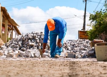 Após reivindicação de moradores, Prefeitura de Gravatá inicia obras de pavimentação no Alpes Suíços