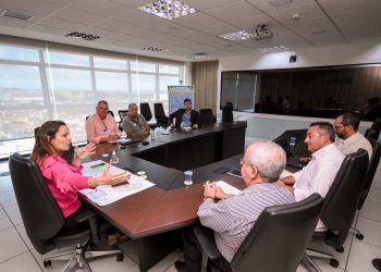 Abastecimento de água em Gravatá é tema de reunião na sede da Compesa