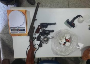 Trio é preso com drogas e armas no bairro da Área Verde, em Gravatá