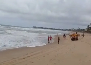 Turistas morrem após se afogarem no mar de Porto de Galinhas