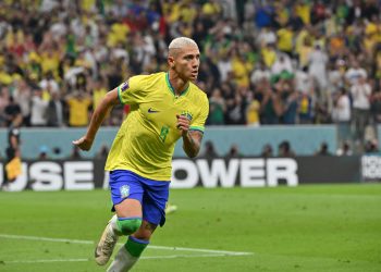 Richarlison decide e Brasil vence Sérvia na estreia da Copa do Catar