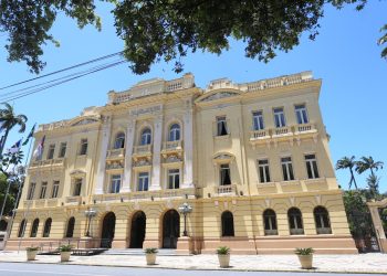 Governo de Pernambuco divulga calendário 2023 de pagamento de servidores estaduais