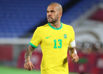Jogador Daniel Alves é detido na Espanha por suspeita de agressão sexual
