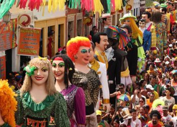 Carnaval 2023 injetou R$ 2,7 bilhões na economia de Pernambuco, diz governo