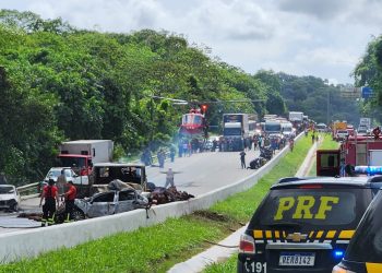 Acidente envolvendo 12 veículos deixa 11 feridos na BR-408, em São Lourenço da Mata