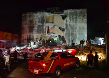 Desabamento de prédio residencial em Olinda deixa três mortos