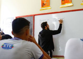 Governo de Pernambuco nomeia mais de 2.900 professores para a rede estadual de educação