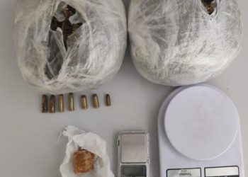 Dois homens são detidos por suspeita de tráfico de drogas, em Gravatá