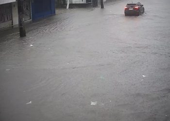 Recife entra em estado de alerta máximo por fortes chuvas
