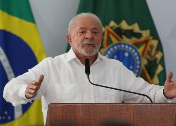 Lula anuncia reajuste do salário mínimo e aumento da faixa de isenção do IR