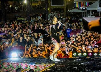 Mari Fernandez e Iguinho e Lulinha animam segunda noite de shows do São João de Gravatá 2023