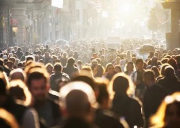 Qualidade de vida aumenta no Brasil, mas desigualdade socioeconômica persiste, revela IBGE