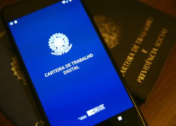 Brasil registra menor taxa de desemprego do trimestre desde 2015, diz IBGE