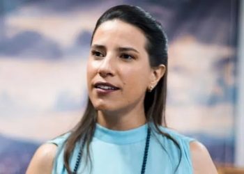 Raquel Lyra oficializa reajuste salarial para professores de Pernambuco