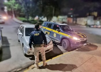 PRF recupera veículo furtado em operação na BR-232, em Gravatá