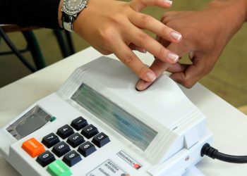 TRE-PE estende horário para tirar ou regularizar título de eleitor; saiba mais