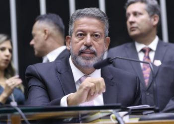 Câmara dos Deputados aprova taxa federal de 20% sobre compras em sites como Shein e Shopee