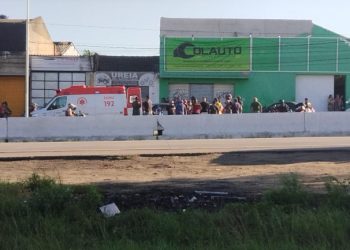Homem morre atropelado na Via Local da BR-232, em Gravatá