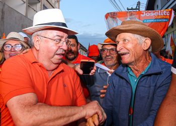 Candidato à reeleição em Gravatá, Padre Joselito mobiliza apoiadores em ato de campanha
