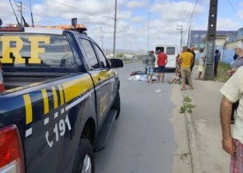 Homem morre em colisão de moto com van na BR-232, em Gravatá