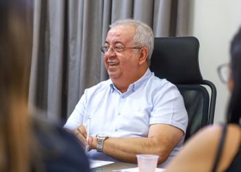 “É uma pessoa da minha confiança”, diz prefeito de Gravatá sobre esposa no comando da Secretaria de Obras