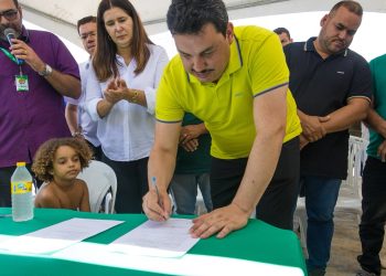 Surubim (PE): Prefeito Chaparral assina ordem de serviço para pavimentação da Cohab II