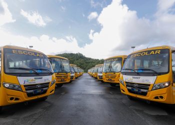 Raquel Lyra anuncia entrega de 184 ônibus escolares a municípios; Gravatá é contemplado