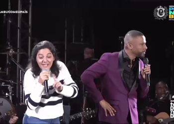 Após dueto com Alexandre Pires, Viviane Facundes recebe críticas, diz que ‘Gravatá não está perdida’ e manda crítico ir ‘para casa’