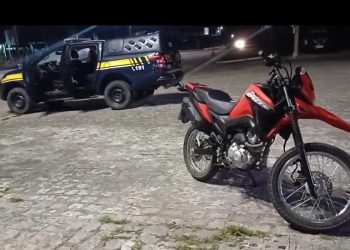 PRF recupera moto roubada na BR-232, em Gravatá